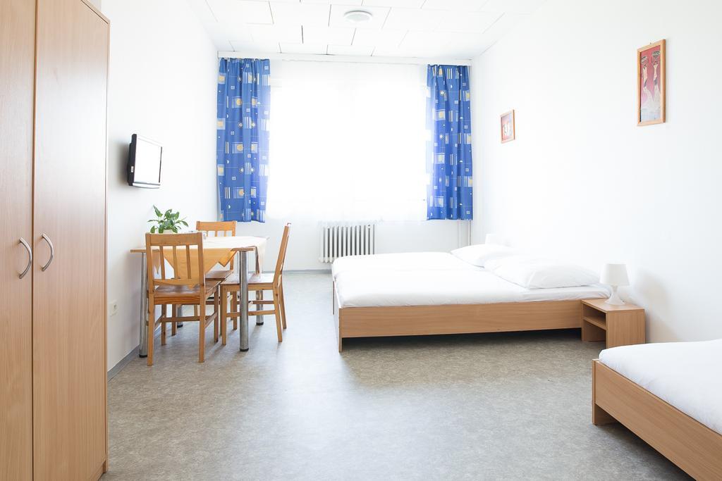 City Hostel Brno Modrice Luaran gambar